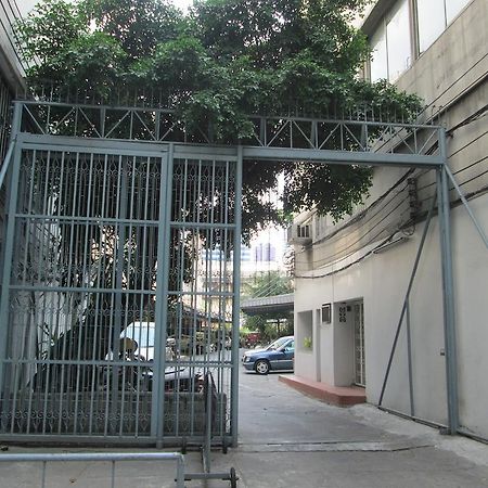 Lee House Inn Bangkok Bagian luar foto