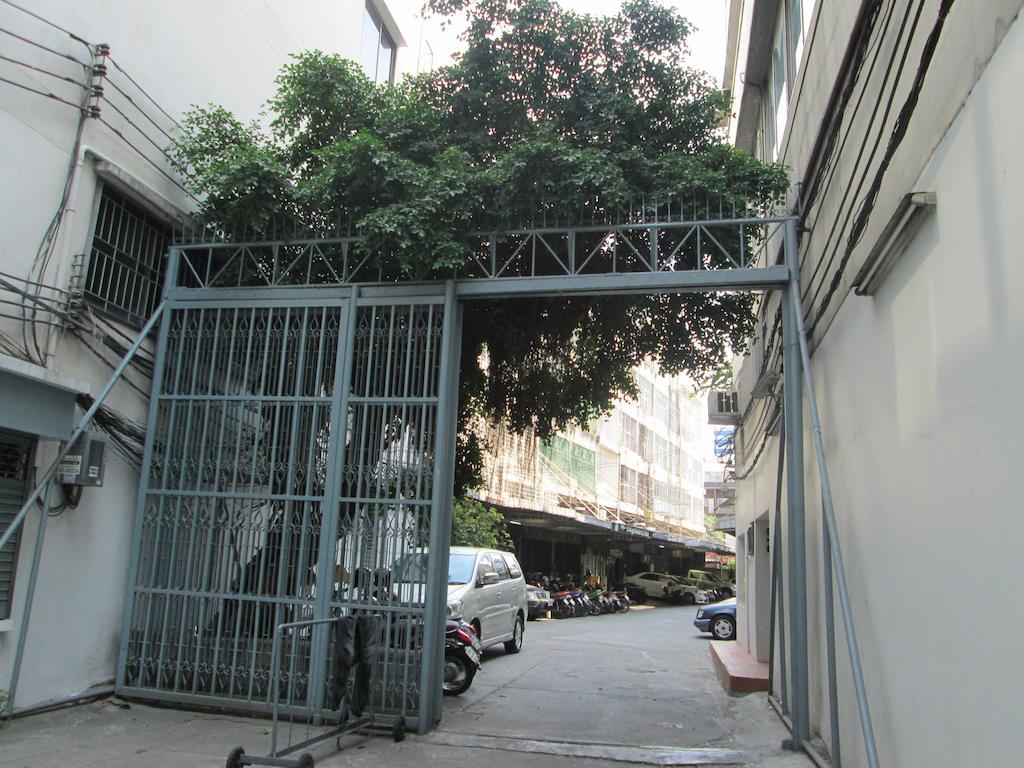 Lee House Inn Bangkok Bagian luar foto