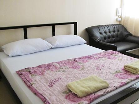 Lee House Inn Bangkok Bagian luar foto