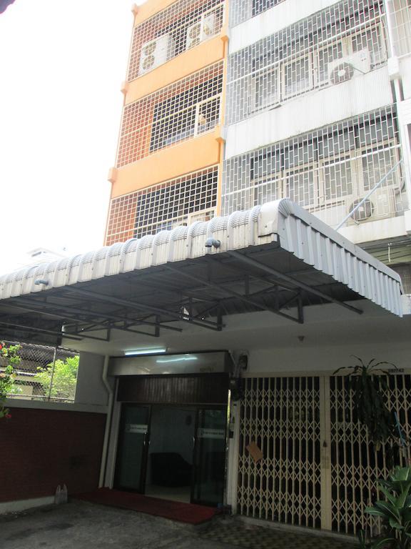Lee House Inn Bangkok Bagian luar foto
